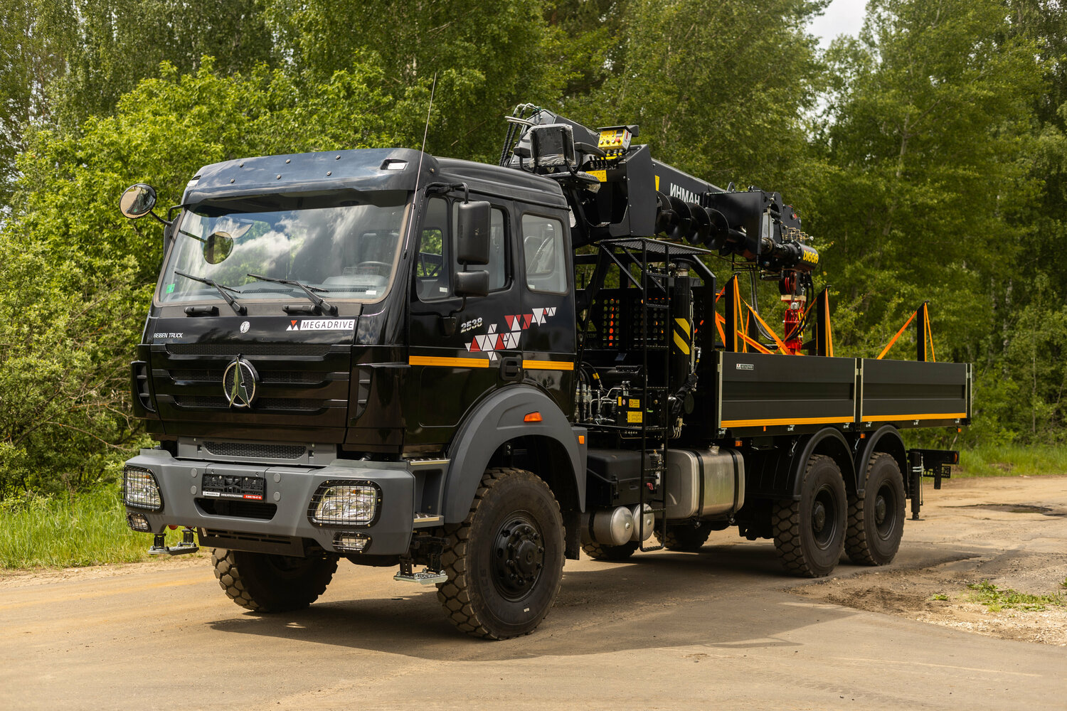 Beiben Truck КМУ НА ШАССИ BEIBEN С КОЛЕСНОЙ ФОРМУЛОЙ 6х6