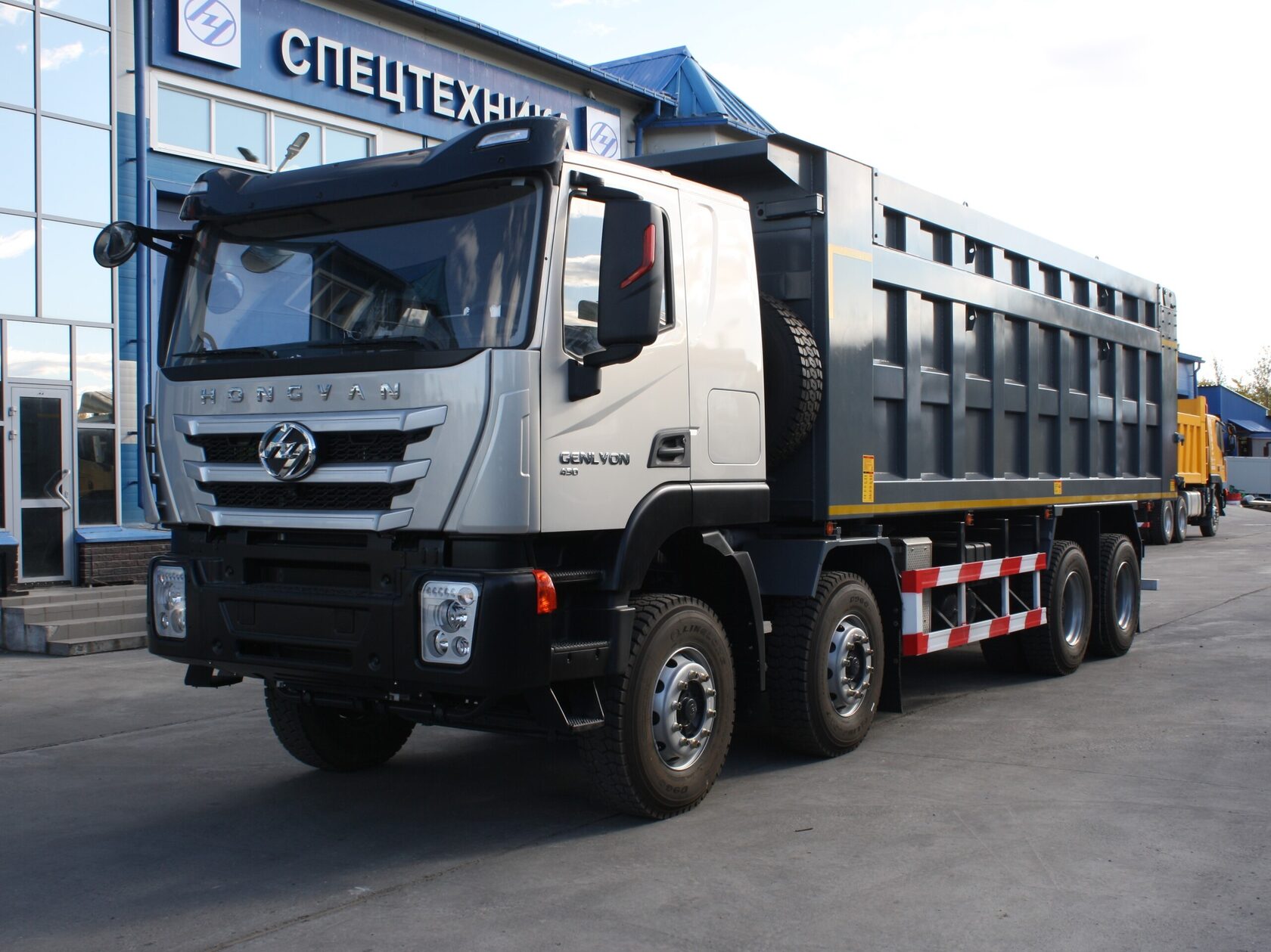 Hongyan Самосвал 8X4 C6HR 430 л.с.