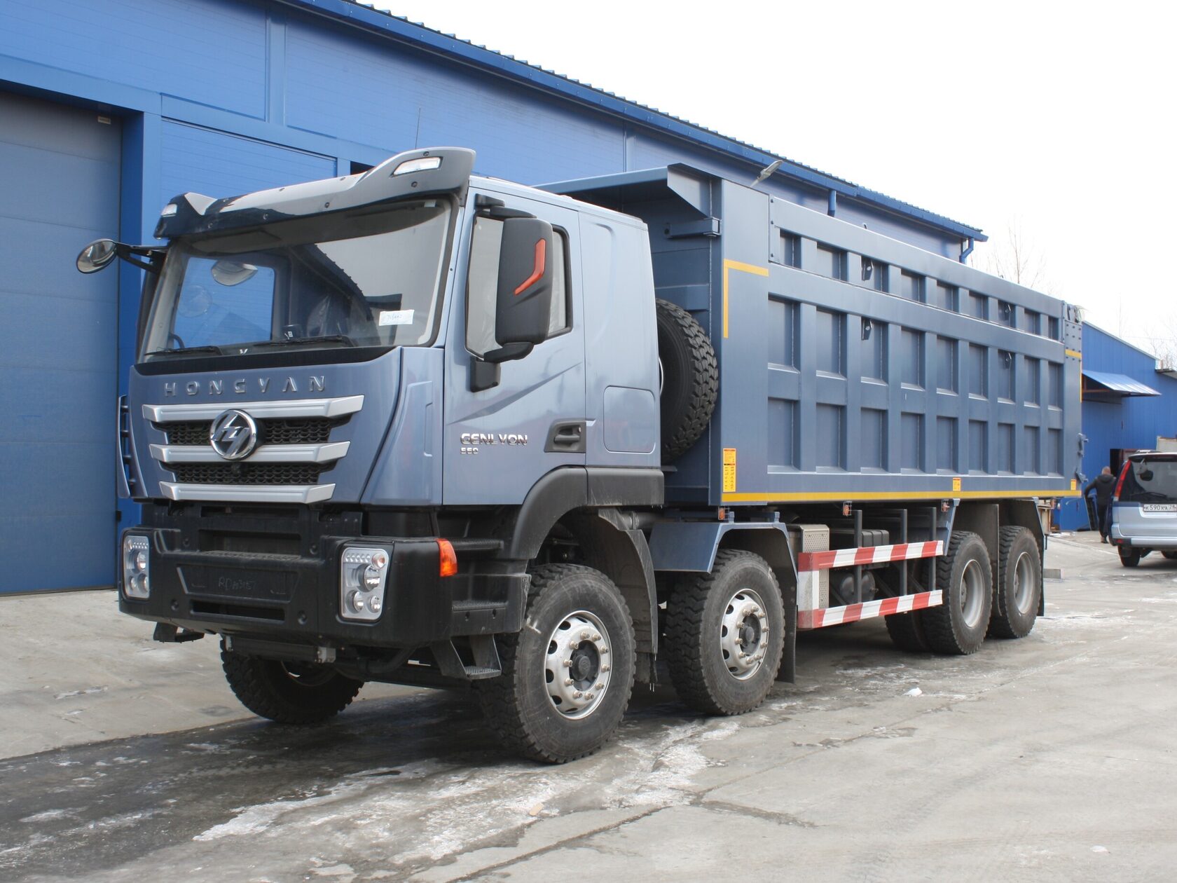 Hongyan Самосвал 8X4 C6HR 560 л.с.