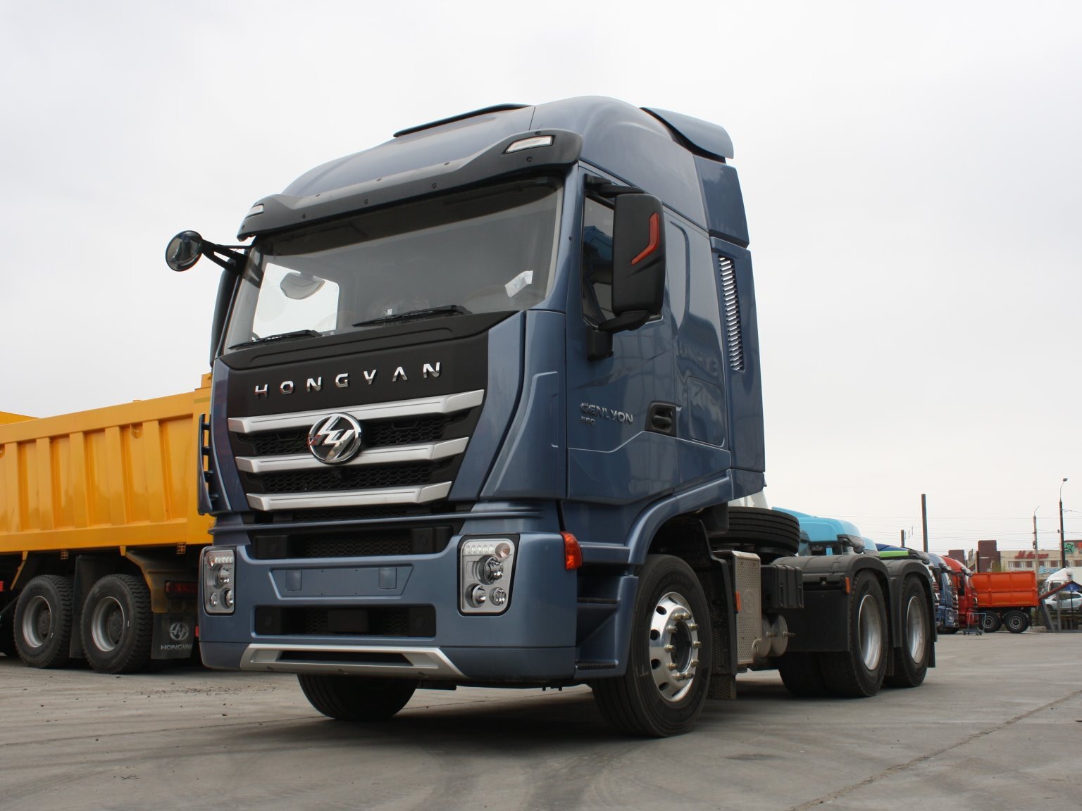 Hongyan Седельный тягач 6x4 С6HR 560 л.с. Пневматическая подвеска