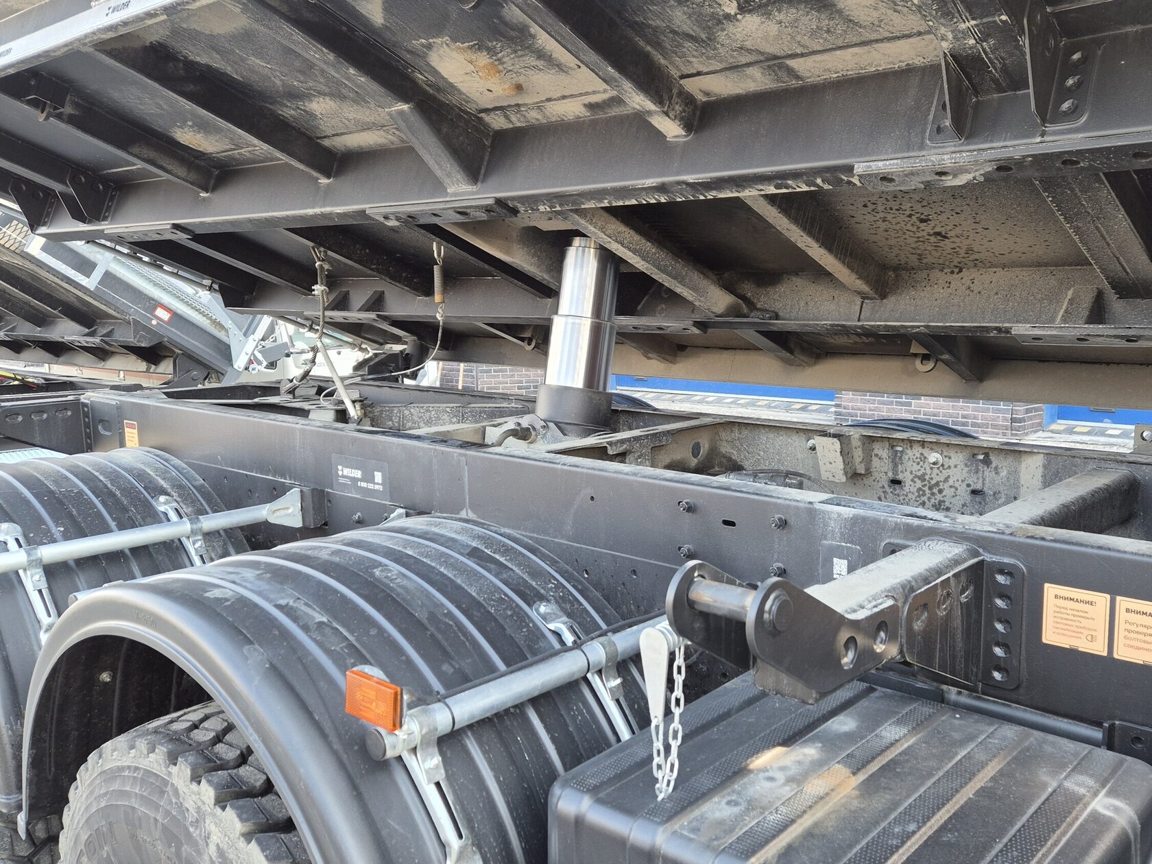 Hongyan Зерновоз 6X4 WILDER 450 л.с. Трехсторонняя разгрузка - фото 8