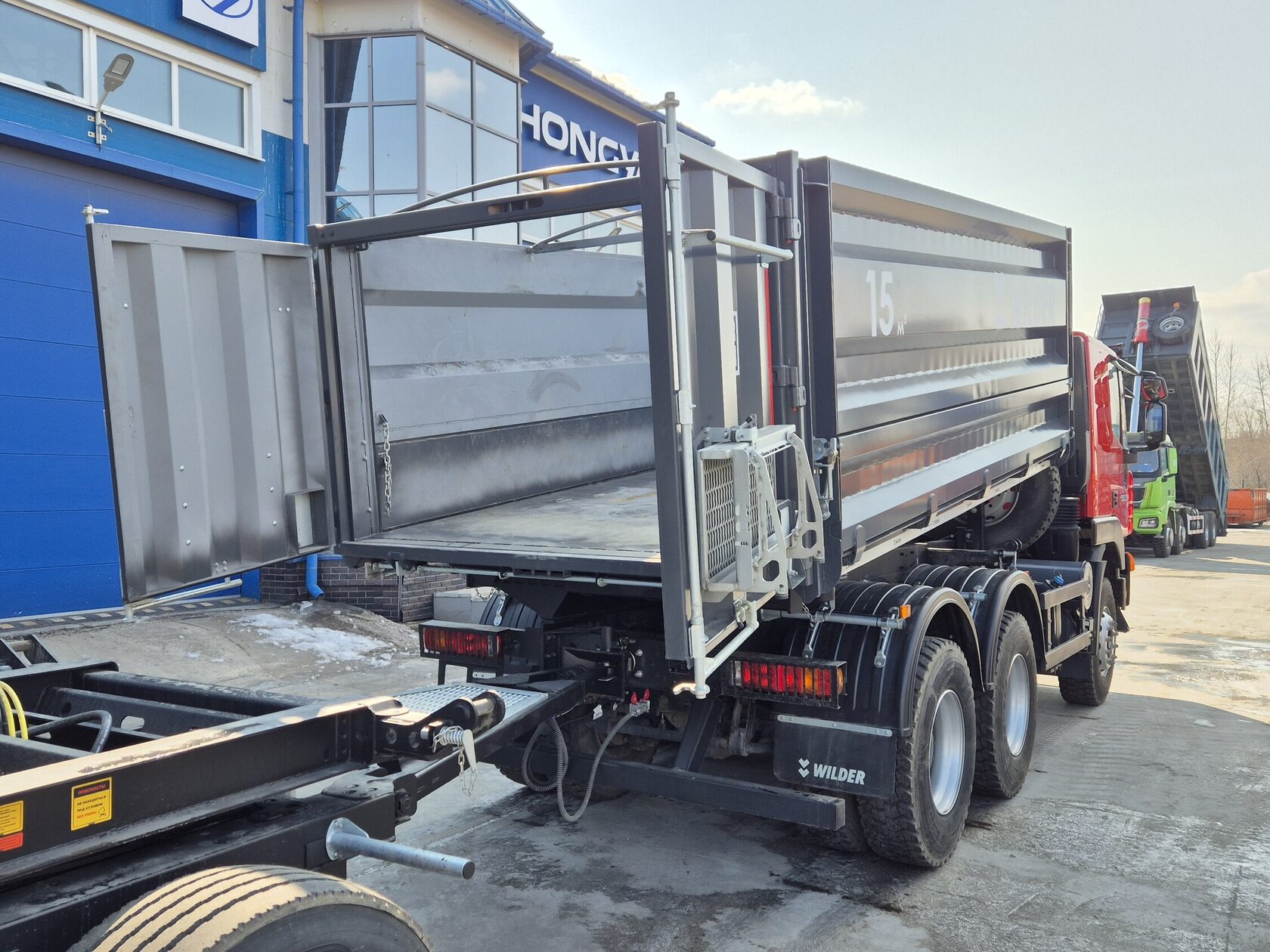 Hongyan Зерновоз 6X4 WILDER 450 л.с. Трехсторонняя разгрузка - фото 10