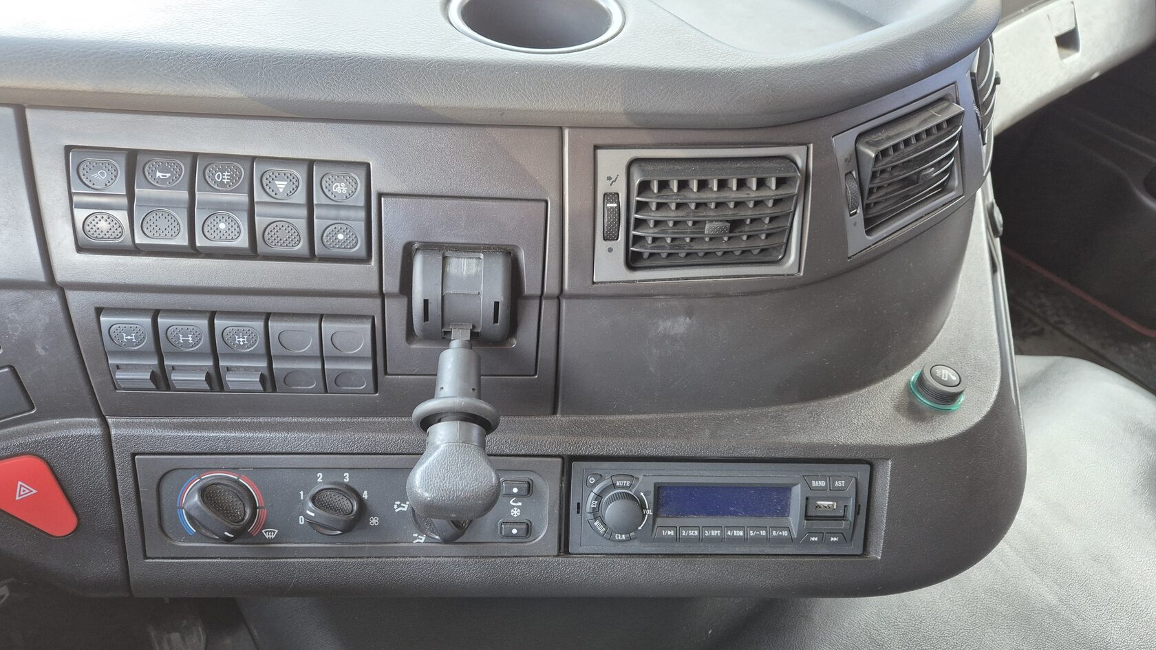 Hongyan Зерновоз 6X4 WILDER 450 л.с. Трехсторонняя разгрузка - фото 19