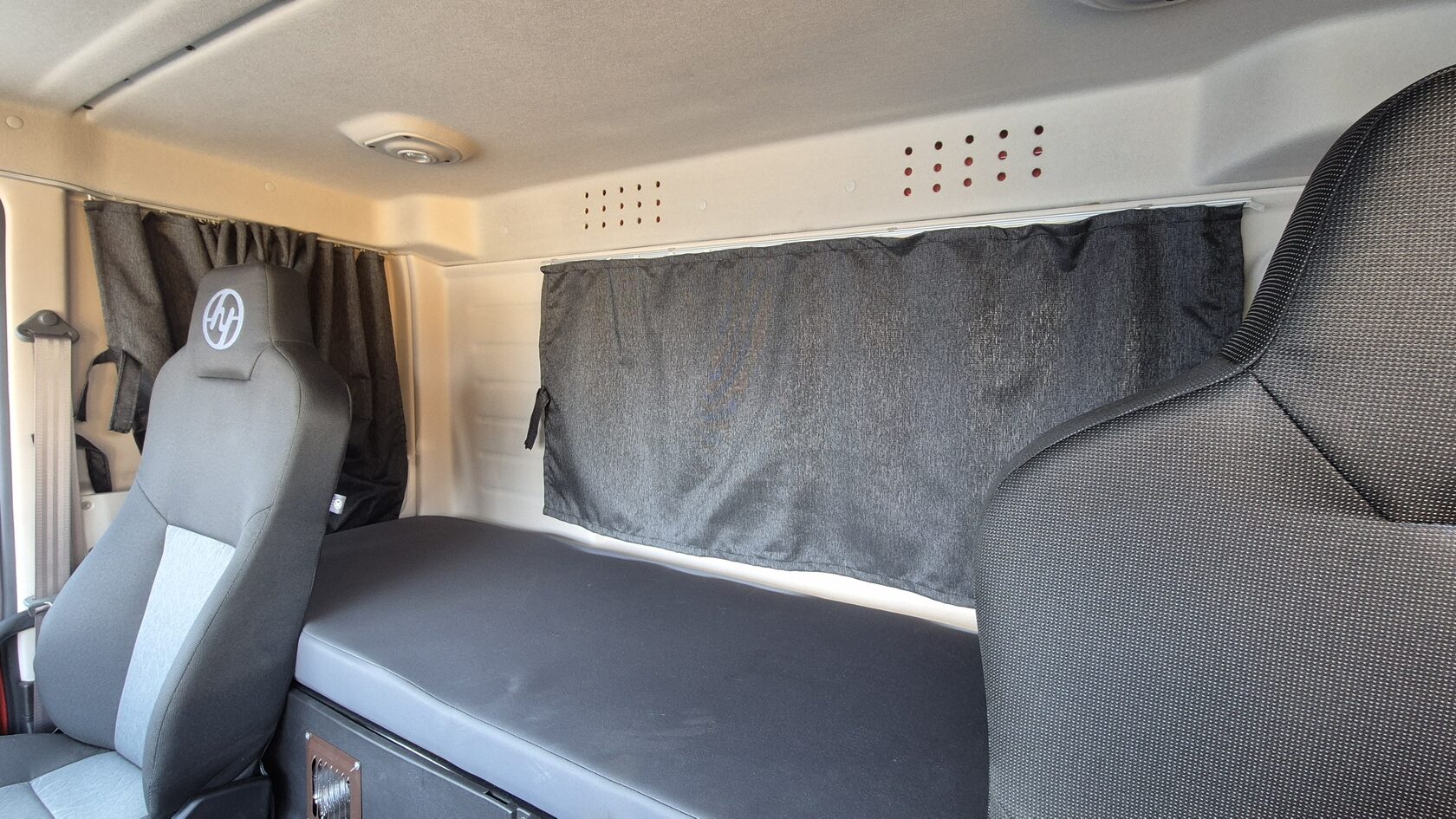 Hongyan Зерновоз 6X4 WILDER 450 л.с. Трехсторонняя разгрузка - фото 20